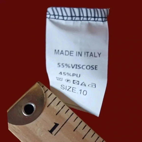 Boohoo high waisted faux leather mini skirt size 10 blk color - Picture 8 of 8